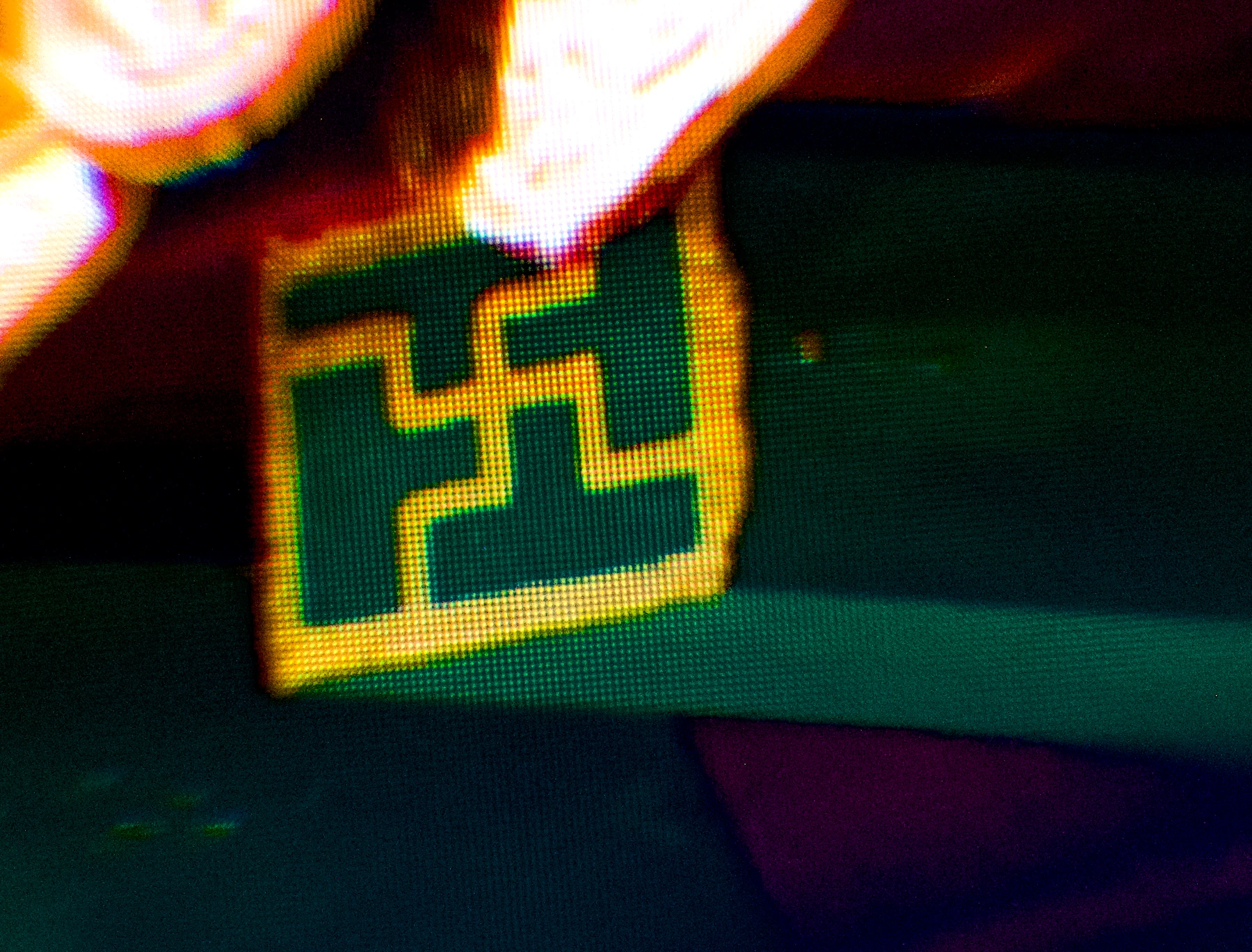 Macro photo of individual pixels rendering the temple scene at 75Hz